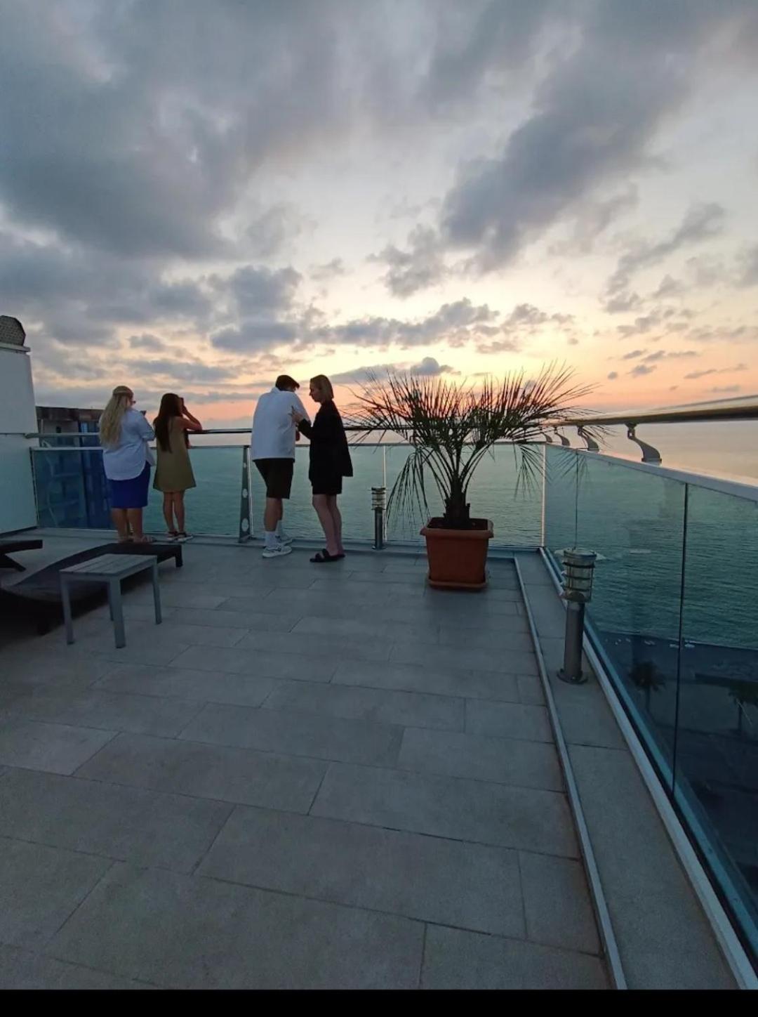 Sunrise Apart-Hotel Батуми Экстерьер фото
